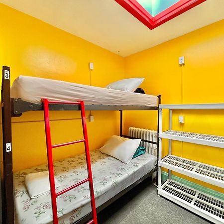 The Only Backpacker'S Inn (Adults Only) Toronto Exteriör bild