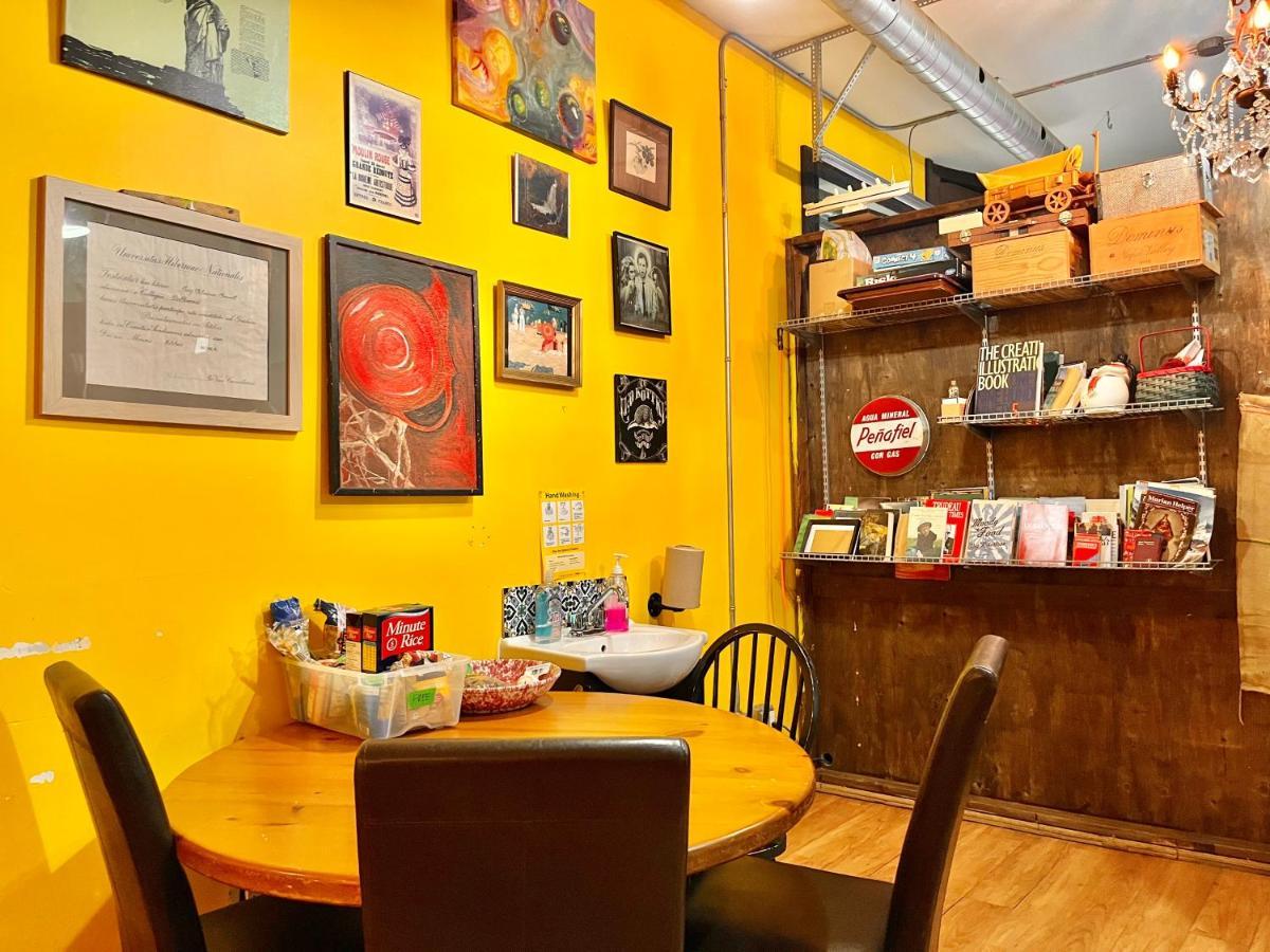 The Only Backpacker'S Inn (Adults Only) Toronto Exteriör bild