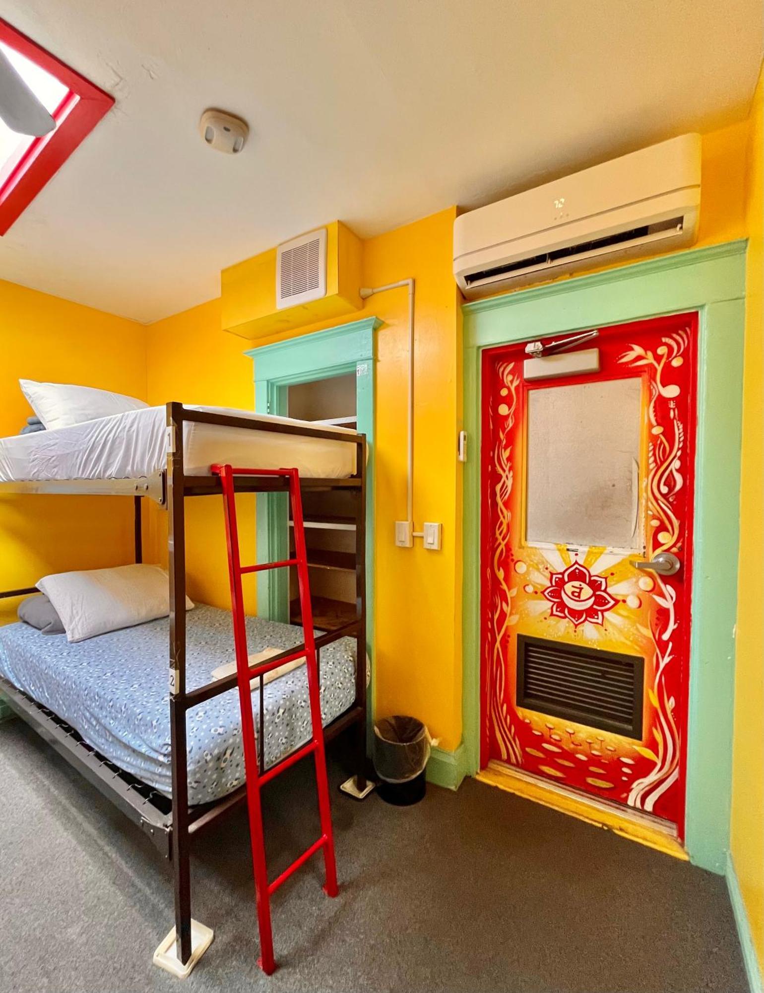 The Only Backpacker'S Inn (Adults Only) Toronto Exteriör bild